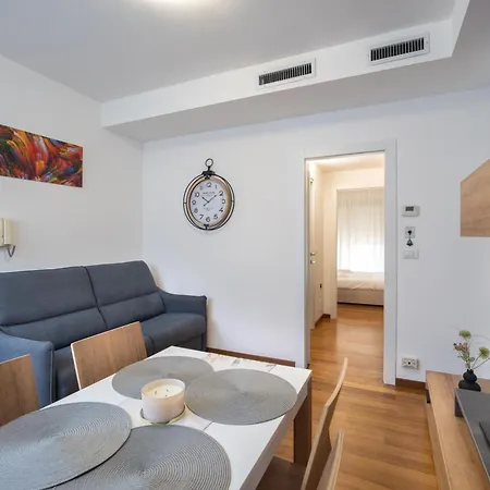 L'alicanto - Bilocale Zona Centro 波代诺内